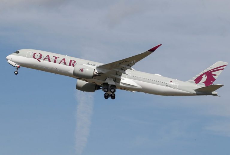Qatar Airways подарят 100 000 авиабилетов медикам со всего мира