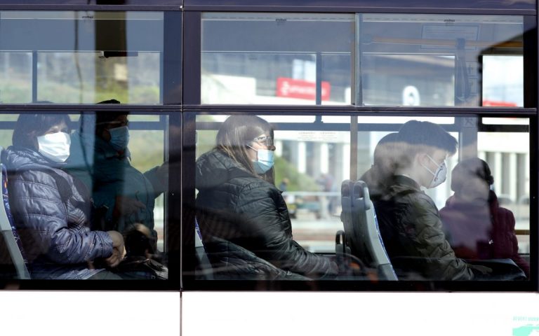 Масочные рейды в Риге: полиция может применять штраф на сумму от 10 до 2000 евро