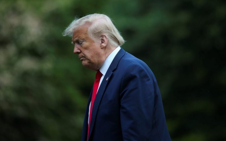 Трамп рассказал, что потерял из-за коронавируса двух близких друзей