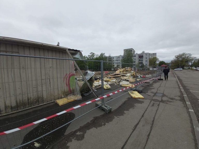Конец эры Пурвциемского рынка: киоски сравняли с землей (ФОТО)