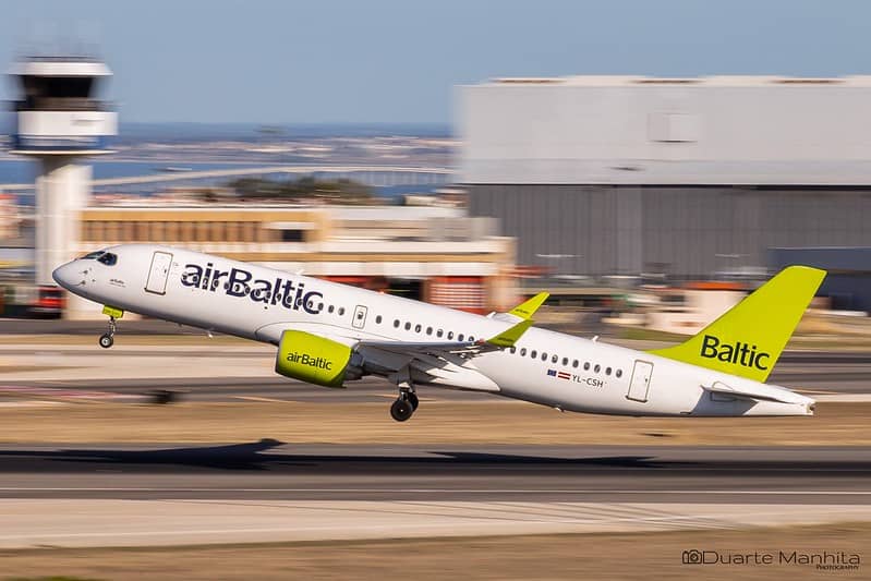Латвийцы рвутся за границу: билеты на рейсы airBaltic раскупили за несколько часов