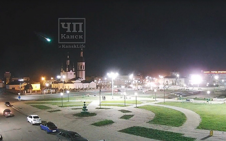 В небе над Сибирью с сильным грохотом пролетел «огненный шар» (ВИДЕО)