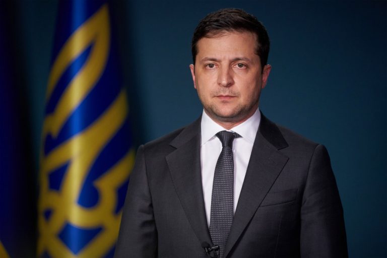 Зеленский уже год президент Украины. Как он справляется?