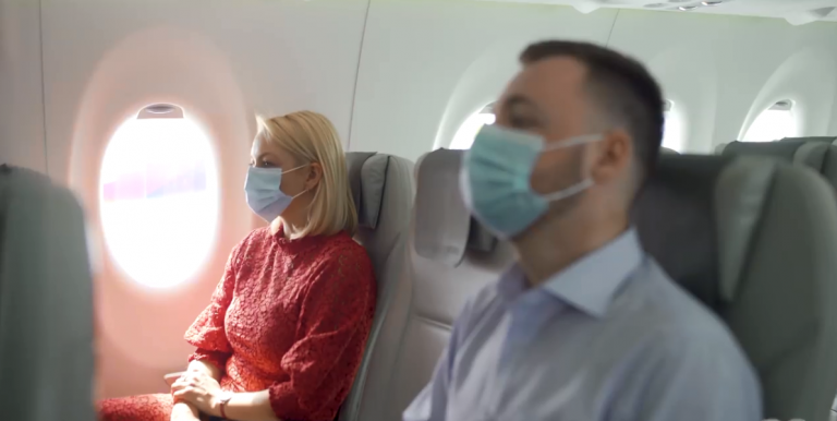 «Мы заботимся о вас!»: airBaltic сообщает о новых рейсах в Европу, термосканерах, пустом кресле между людьми и еде в коробках