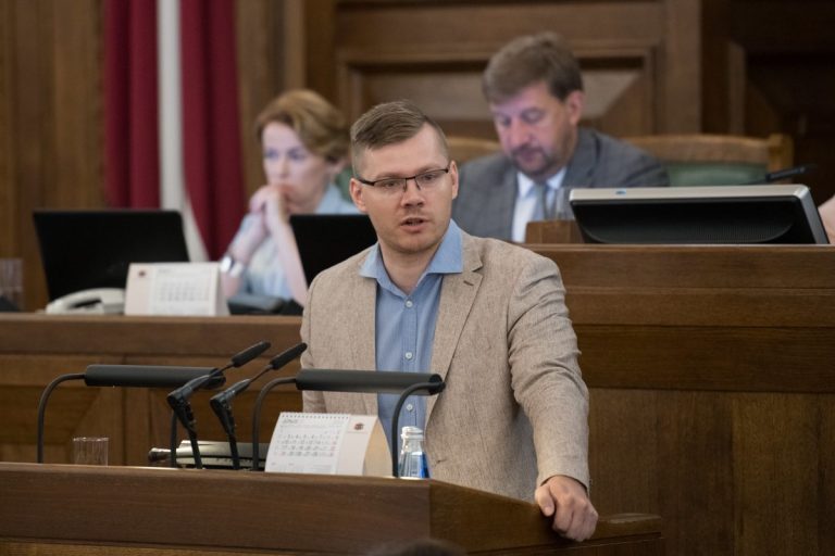 Иесалниекса высмеяли за рассуждения об однополых браках и здоровом обществе