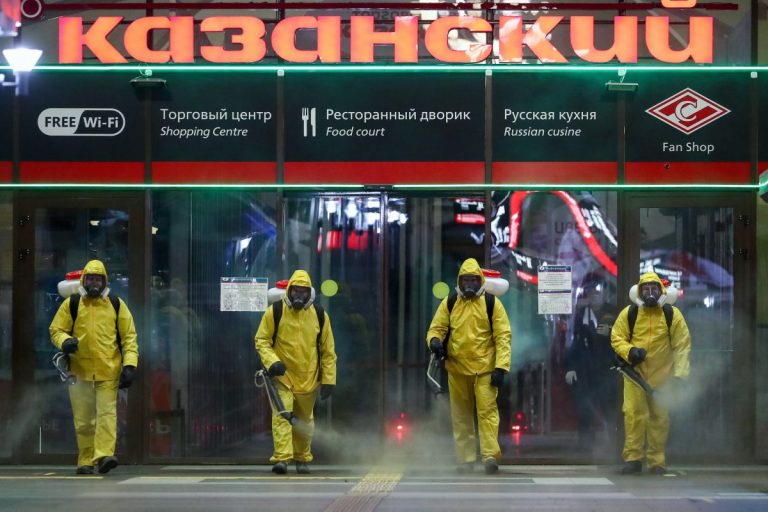Москвичам позволят гулять по расписанию и не дальше 2 км от дома