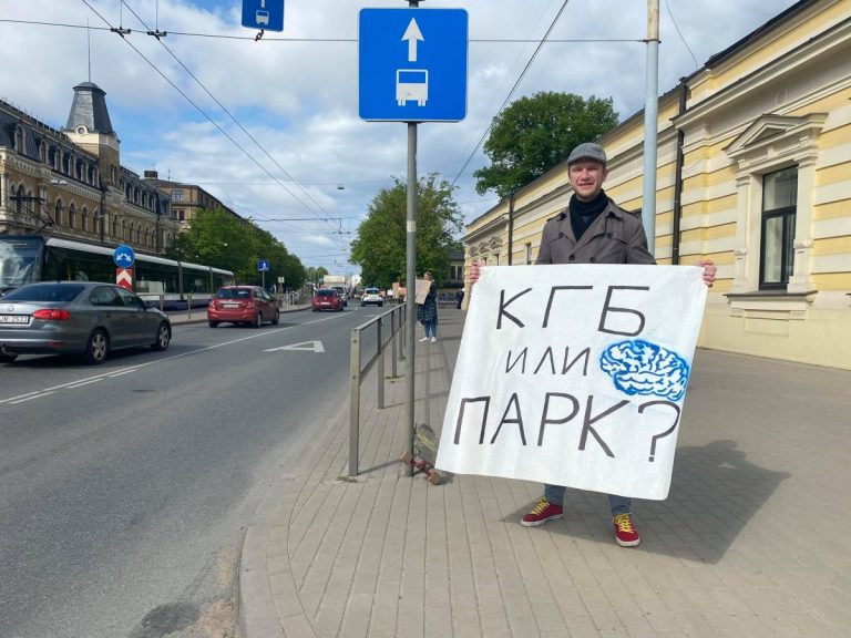 Активист: Кариньш одним решением может отменить строительство на месте парка на Тейке