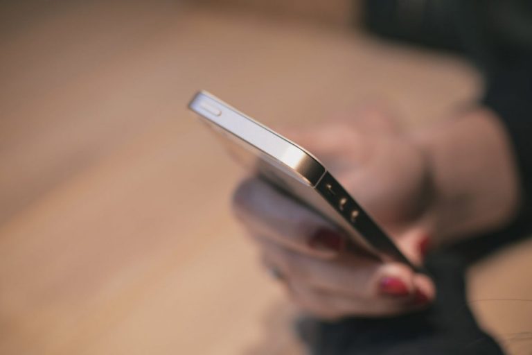 С сегодняшнего дня информационный телефон о COVID-19 работает меньше