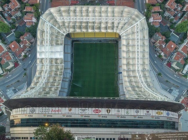 Турецкий фотограф «сгибает» города — выглядит невероятно