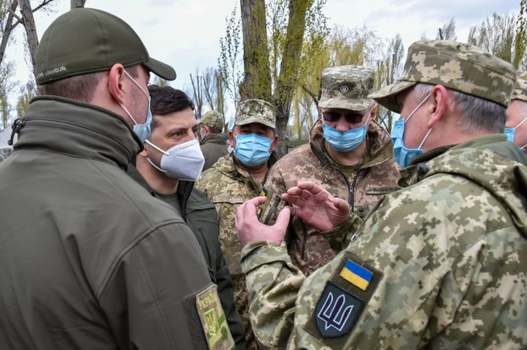 Зеленский на приглашение Лукашенко приехать на парад 9 мая в Минск ответил отказом