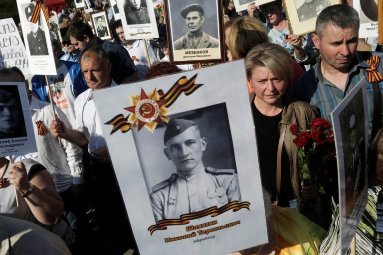 Организатор «Бессмертного полка»: Георгиевская ленточка на ошейнике собаки – кич, ветеранам это не надо