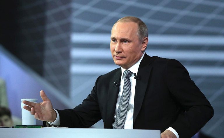 «Здесь подпишите и ручку не забудьте вернуть»: экономист рассказал, как Путин общается с олигархами