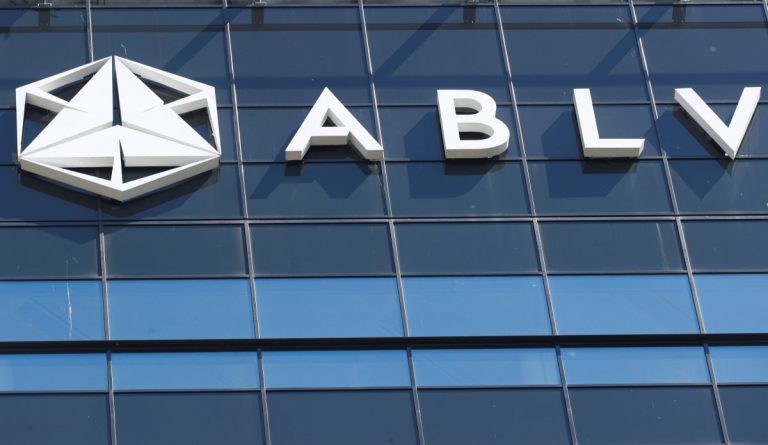 В связанных с ABLV зданиях прошли масштабные обыски