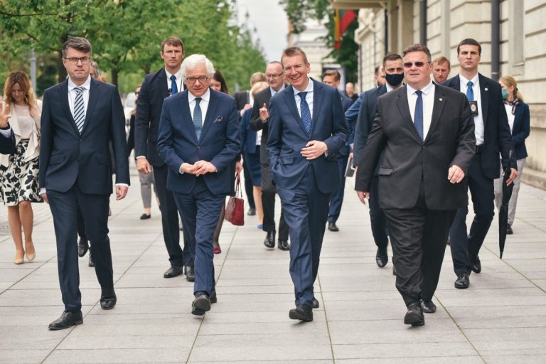 КОРОТКО О ГЛАВНОМ: борьба с пропагандой России, концертный зал вместо здания компартии, прикованные к Marss активисты, вторые сутки без COVID