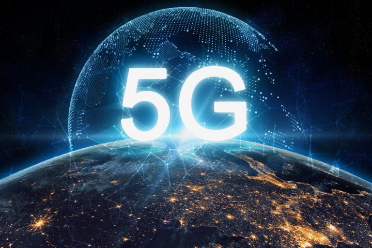 «Билл Гейтс, 5G и чипы»: математик объяснил, почему люди верят в теории заговоров