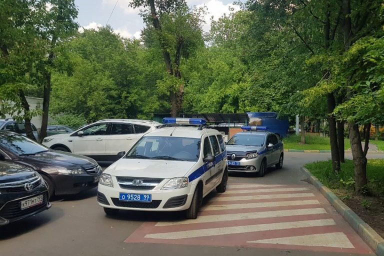 При стрельбе в жилом доме в Москве погибли четыре человека. Среди них, возможно, дети