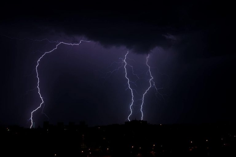 ФОТО: в ночь на пятницу по всей Латвии прошли сильные грозы