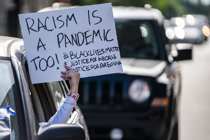 Европарламент призывает покончить с расизмом и насилием