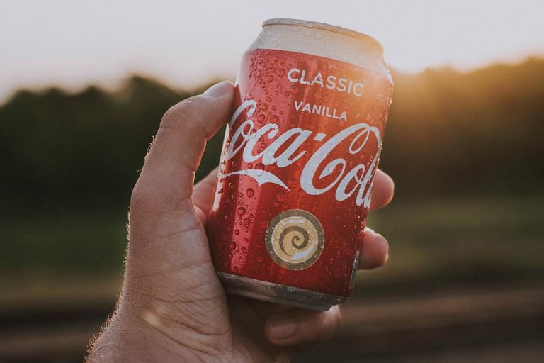 Coca-Cola на месяц откажется от рекламы в соцсетях