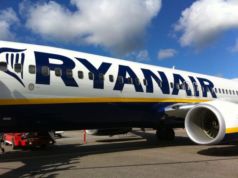 Лоукостер Ryanair возобновил полеты из и в Ригу