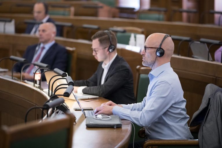 Новые законы о COVID-19 должны получить особый статус — иначе ЧС в Латвии могут продлить