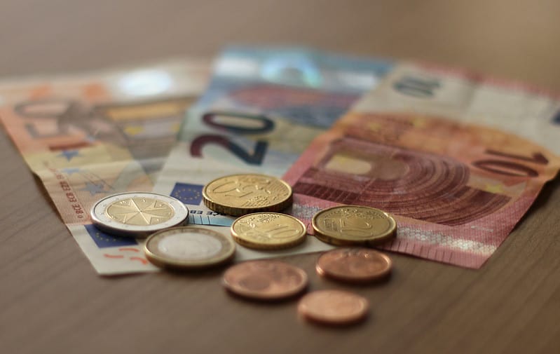 Задолженность жителей Латвии по налогам в начале июня составила 989,2 млн евро