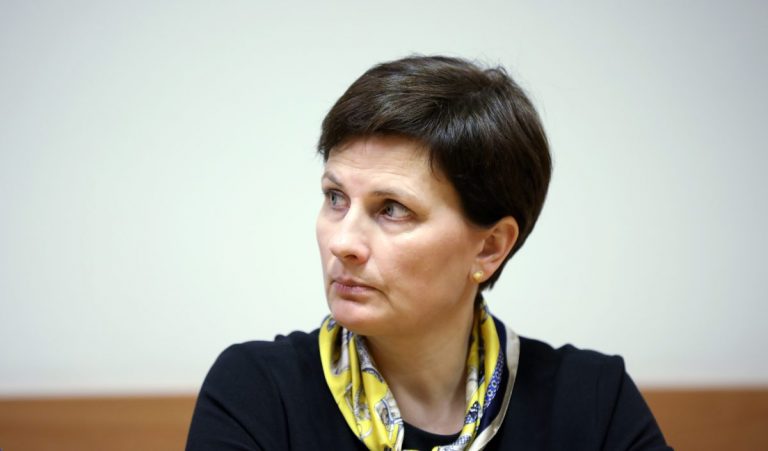 Винькеле не уверена, что в этом году удастся увеличить зарплаты медиков