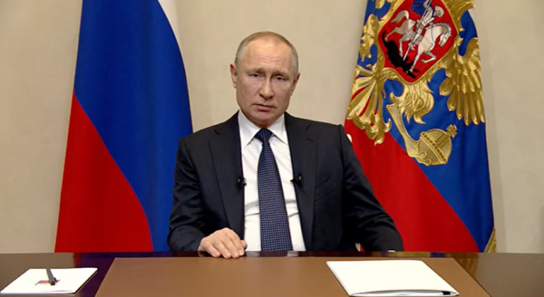 Путин поручил создать базу генетической информации россиян