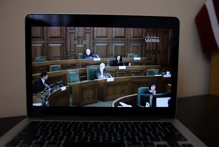 Правительство Латвии после отмены ЧС продолжит заседать удаленно