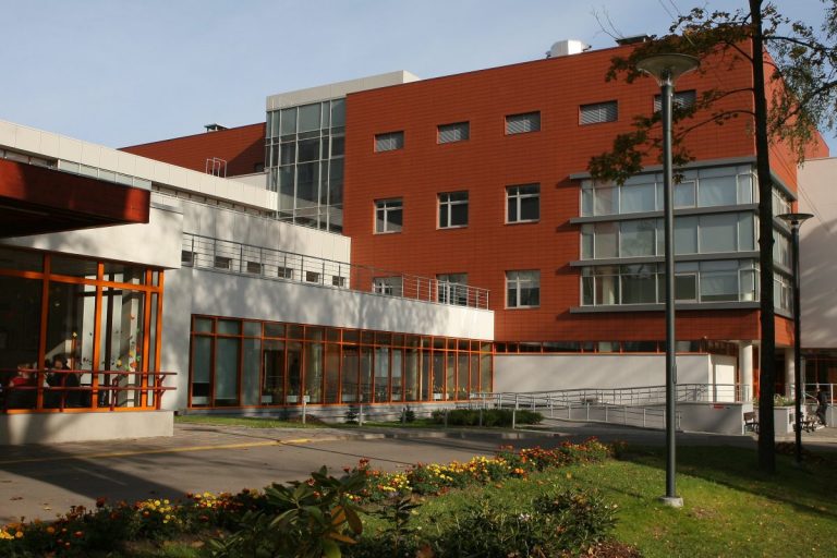 У врача Детской больницы нашли COVID-19