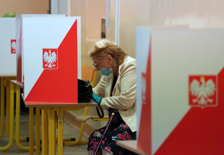 В Польше проходит последний тур президентских выборов
