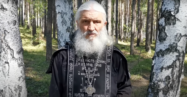ВИДЕО: схигумен, захвативший монастырь, потребовал от Путина передать ему свои полномочия