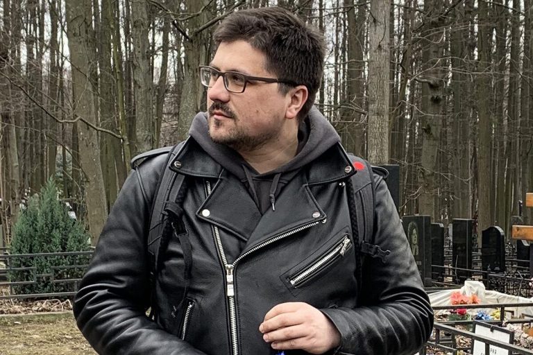 «Домогался девушек, участвовал в групповом изнасиловании»: шеф-редактор российского издания ушел в отставку