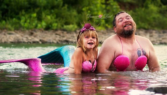 Папа подарил дочери на 8-летие фотосессию в стиле Русалочки и мы уже завидуем