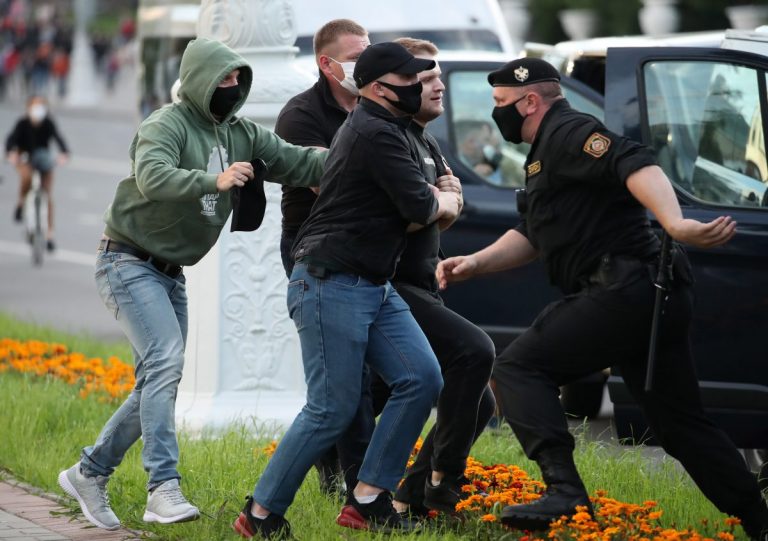 ВИДЕО: в Беларуси прошли стихийные протесты и аресты