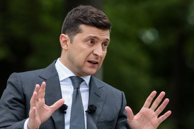 Зеленский не хочет сажать украинцев на «долгий карантин»