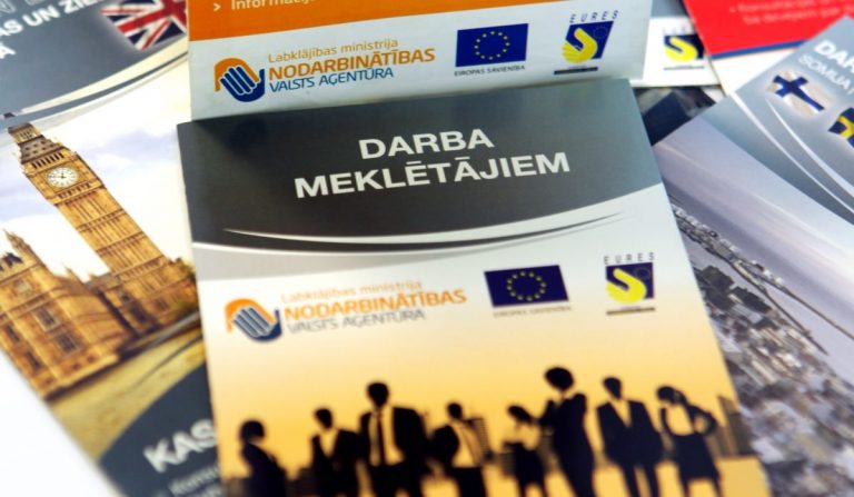 Уровень безработицы в Латвии достиг 9,8%. Работы из-за коронакризиса лишились 24 тысячи жителей