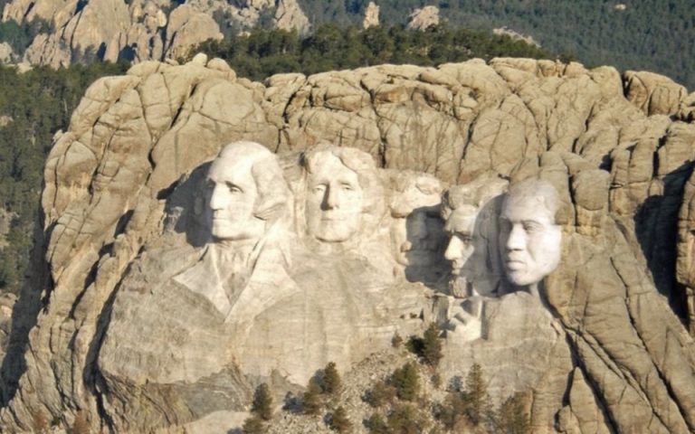 Канье Уэст прифотошопил себя к президентам США на горе Рашмор