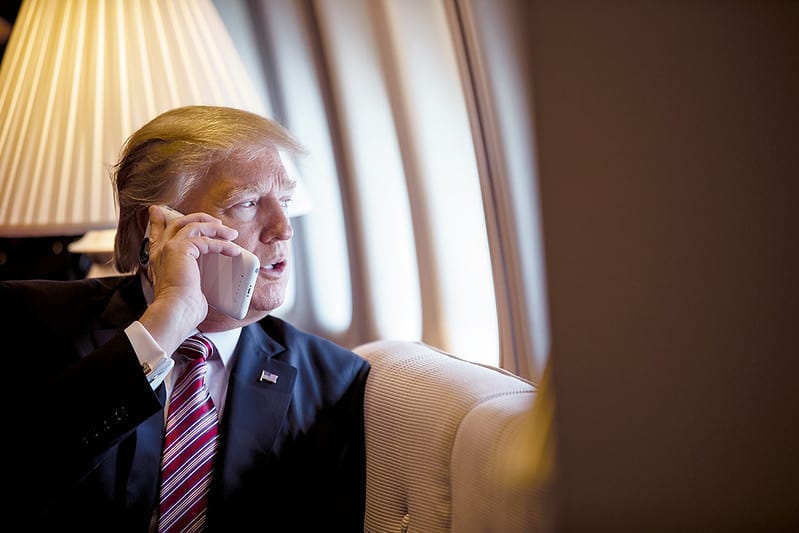 Трамп будет проводить пресс-брифинги по телефону