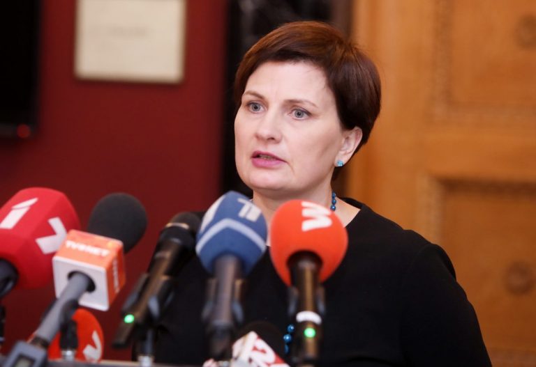 Министр: новых ограничений не планируется, но на существующие глаза закрывать не будем   