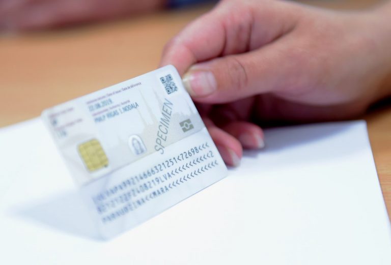 Решено: нарушителей самоизоляции будут лишать в Латвии ВНЖ и отказывать в визе