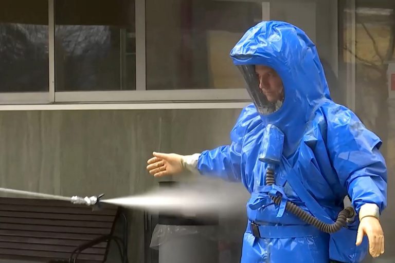 Какая разница? Перевощиков объяснил различия между эпидемиологами и инфектологами