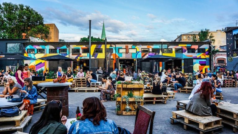 Ассоциация ресторанов: в Латвии любят формат street food, но надо дождаться отмены всех ограничений