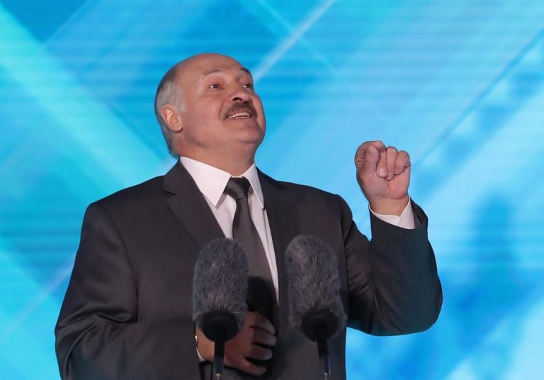 Лукашенко: хотите на Черное море и Гоа? Пожалуйста! Только потом сидите на карантине за свой счет 