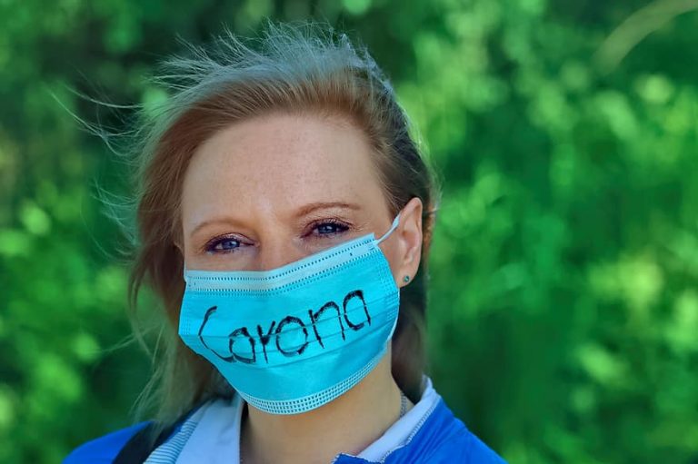 В США на семейную пару напали за то, что они были без масок