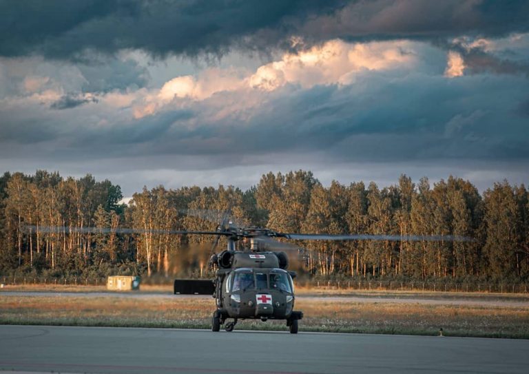 ФОТО: в Латвию для учений прибыли американские вертолеты Black Hawk