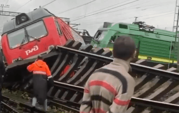 В Петербурге столкнулись два грузовых поезда (ФОТО и ВИДЕО)