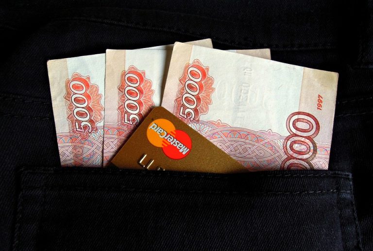 Слушатель Baltkom: банковские кредиты развращают молодежь