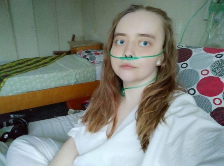 «Зеленая лампа»: 25-летней рижанке Жене Вакух нужна помощь