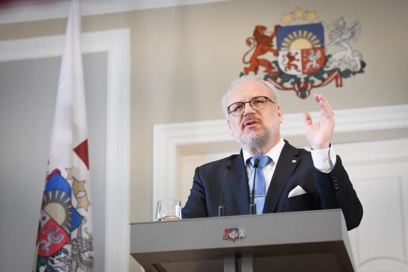 КОРОТКО О ГЛАВНОМ: Левитс отметил годовщину президентства, латвийцам не рекомендуют посещать Монако и Чехию, пешеходная Тербатас, умер отец Хабиба Нурмагомедова